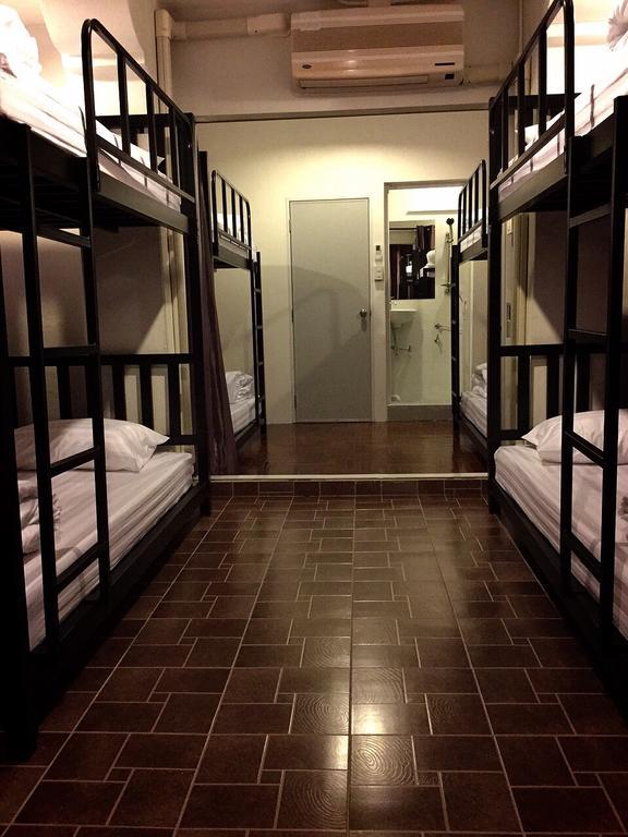 Eden Walking Street Hostel Chiang Mai Zimmer foto