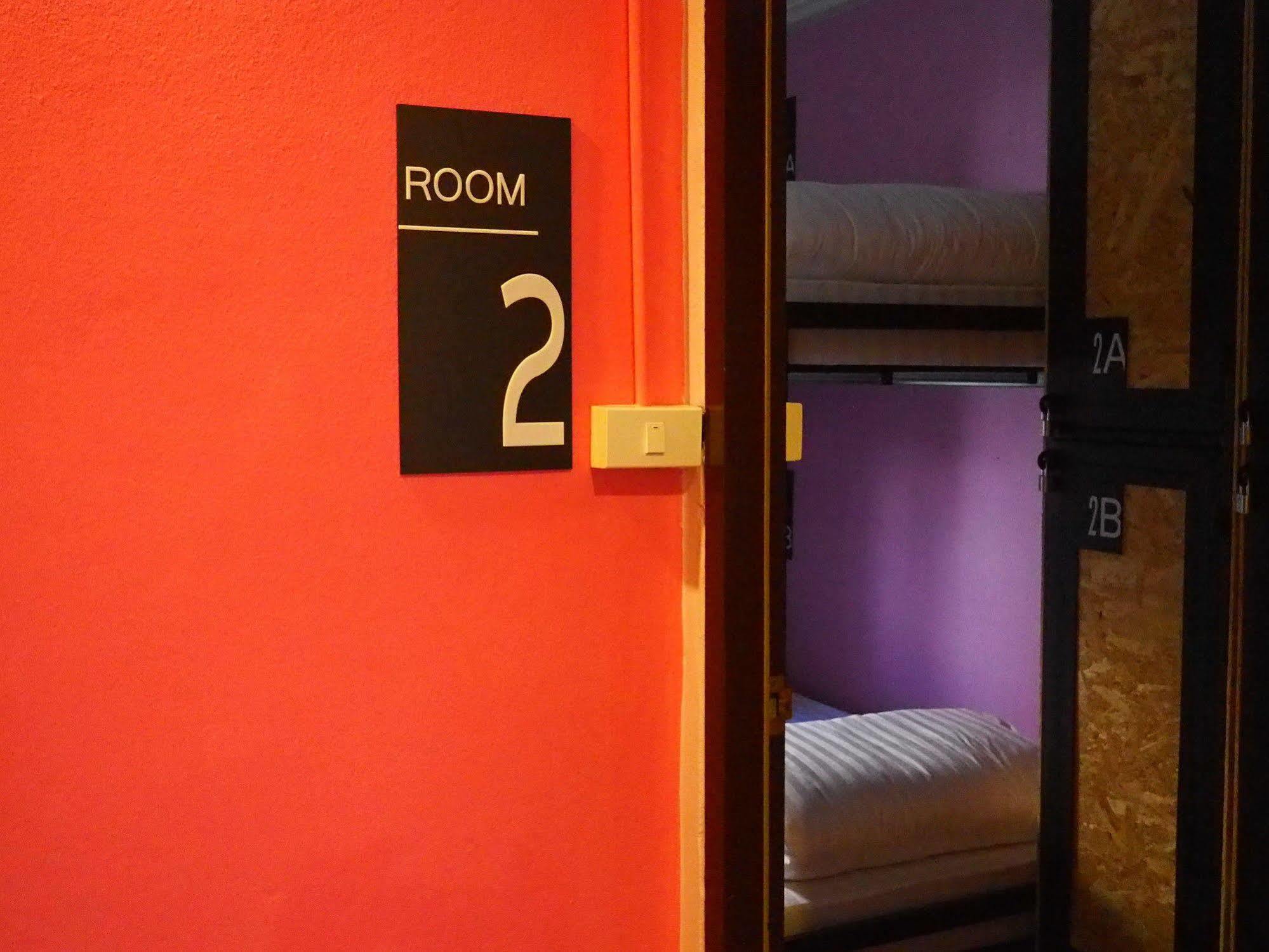 Eden Walking Street Hostel Chiang Mai Exterior foto