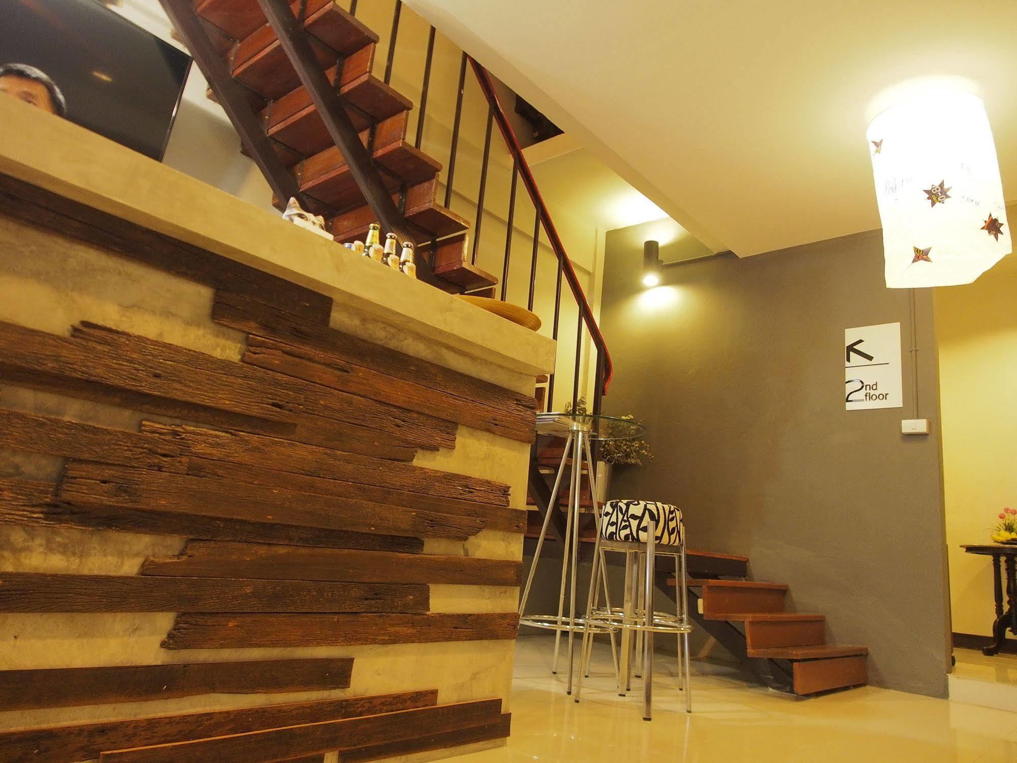 Eden Walking Street Hostel Chiang Mai Exterior foto
